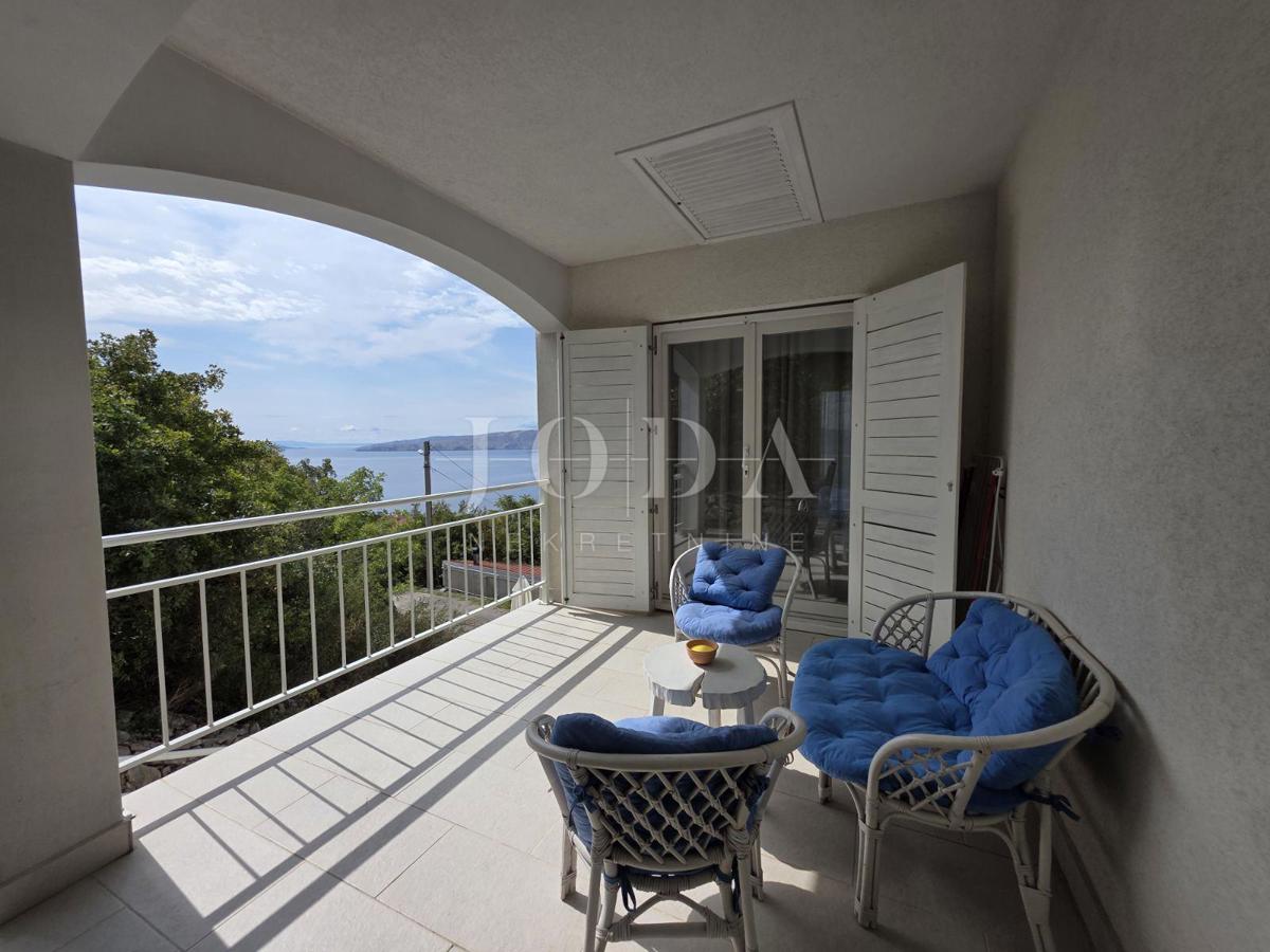 Senj, hiša z dvema stanovanjema in čudovitim razgledom na morje