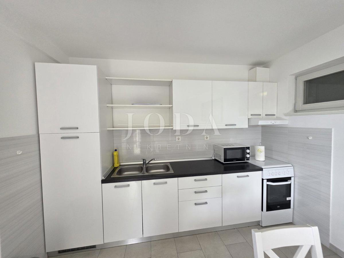 Senj, hiša z dvema stanovanjema in čudovitim razgledom na morje