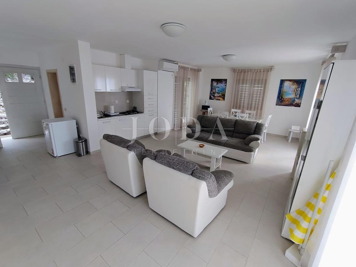 Senj, hiša z dvema stanovanjema in čudovitim razgledom na morje