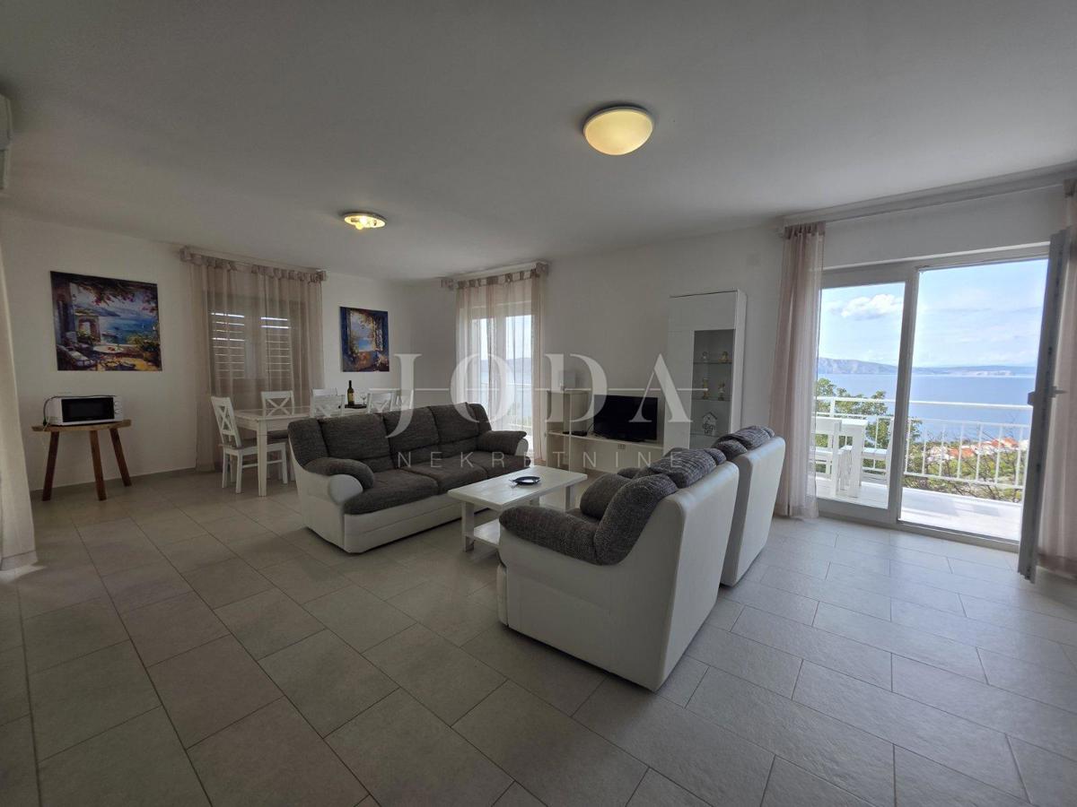 Senj, hiša z dvema stanovanjema in čudovitim razgledom na morje