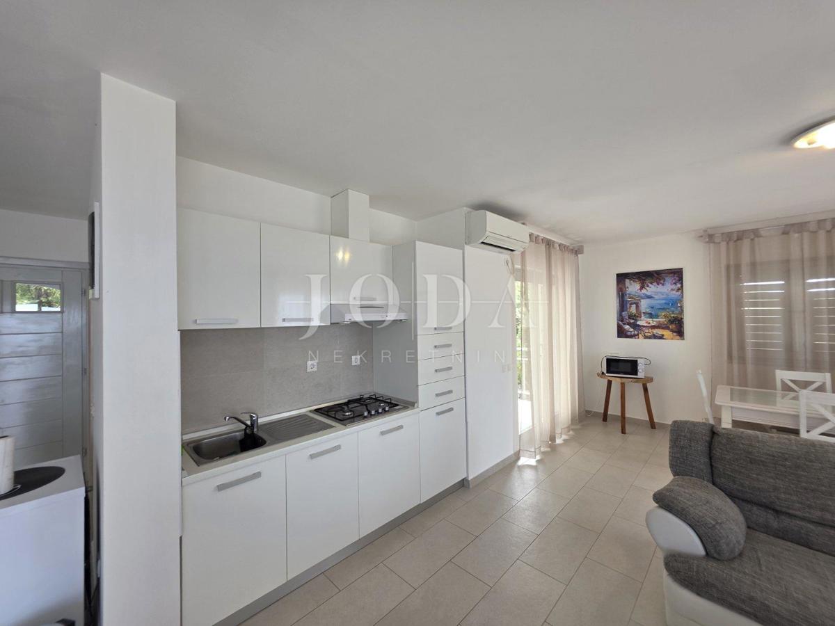 Senj, hiša z dvema stanovanjema in čudovitim razgledom na morje