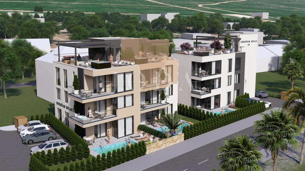 Pet-sobno stanovanje z ložo in strešno teraso