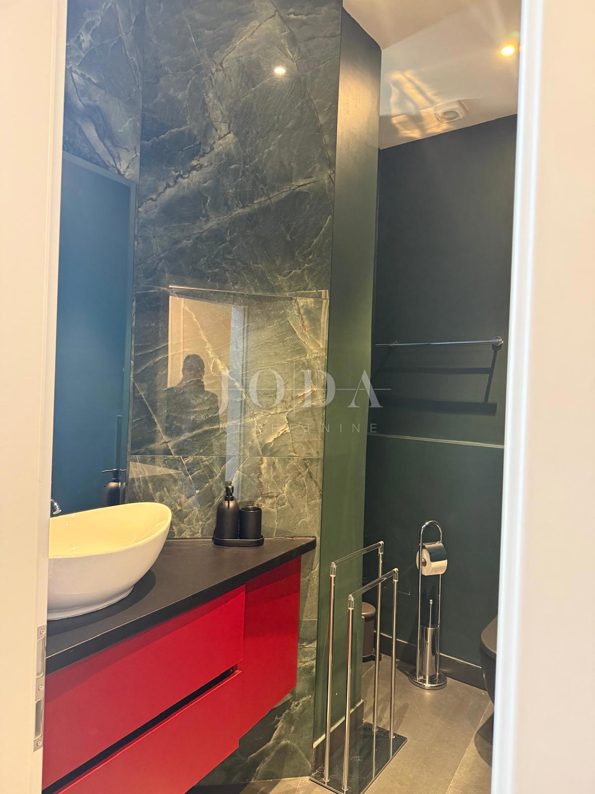 Reka - prostorno stanovanje v centru