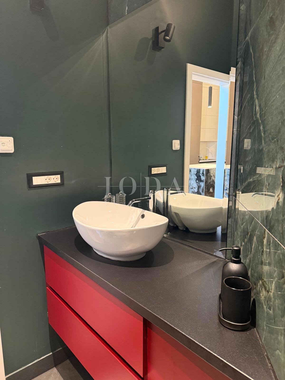 Reka - prostorno stanovanje v centru