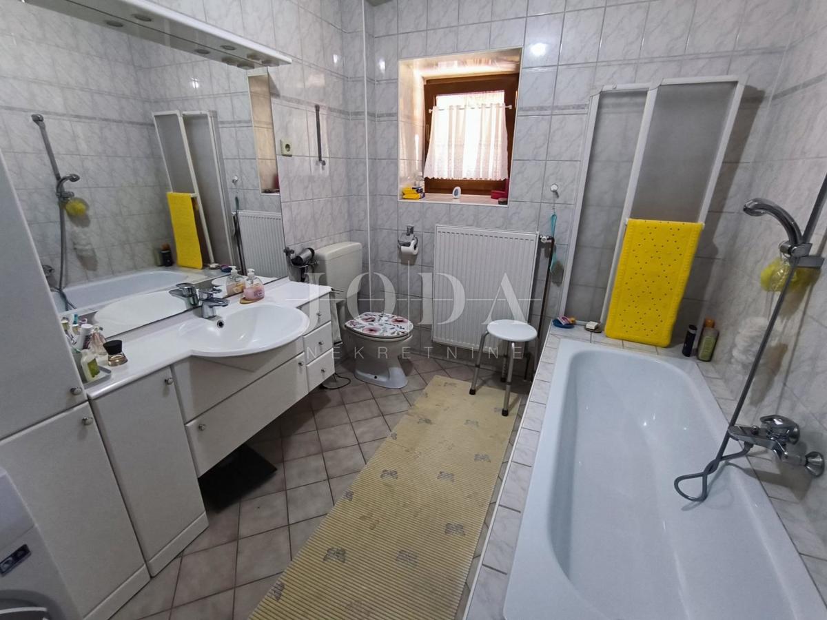 Hiša Ravna Gora, 119m2