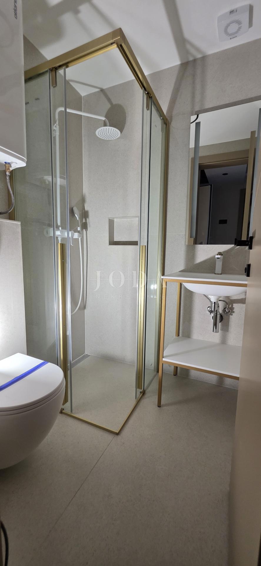 Priložnost, luksuzno stanovanje v središču Crikvenice