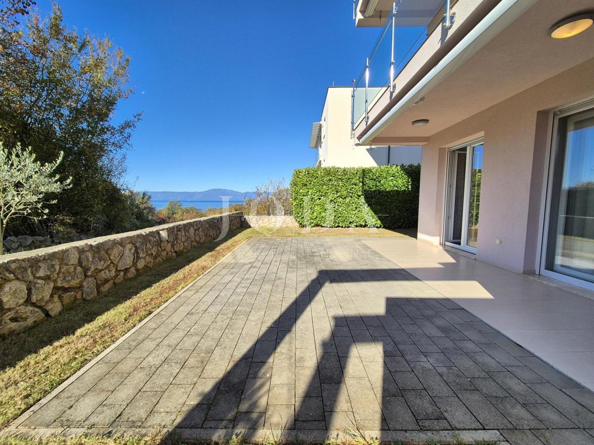 Pritlični apartma s pogledom na morje - Njivice