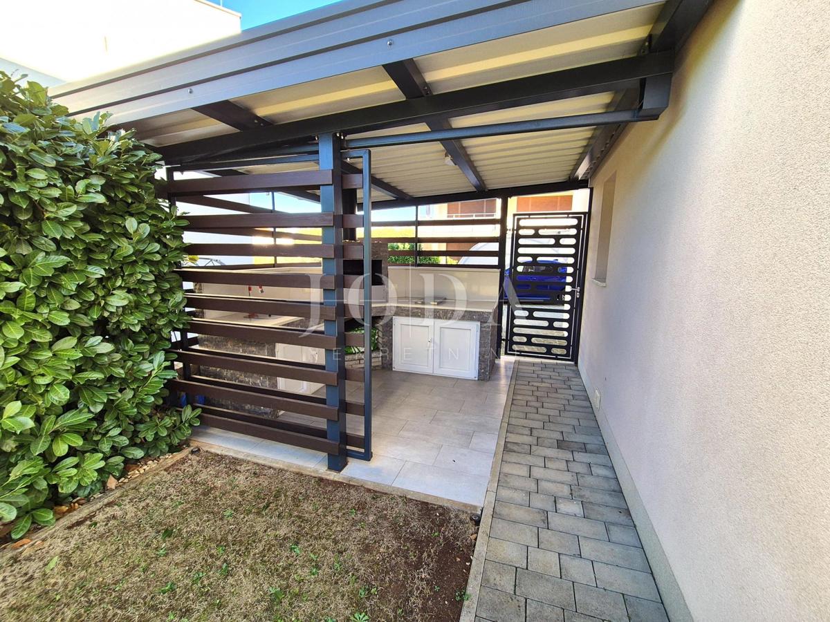 Pritlični apartma s pogledom na morje - Njivice