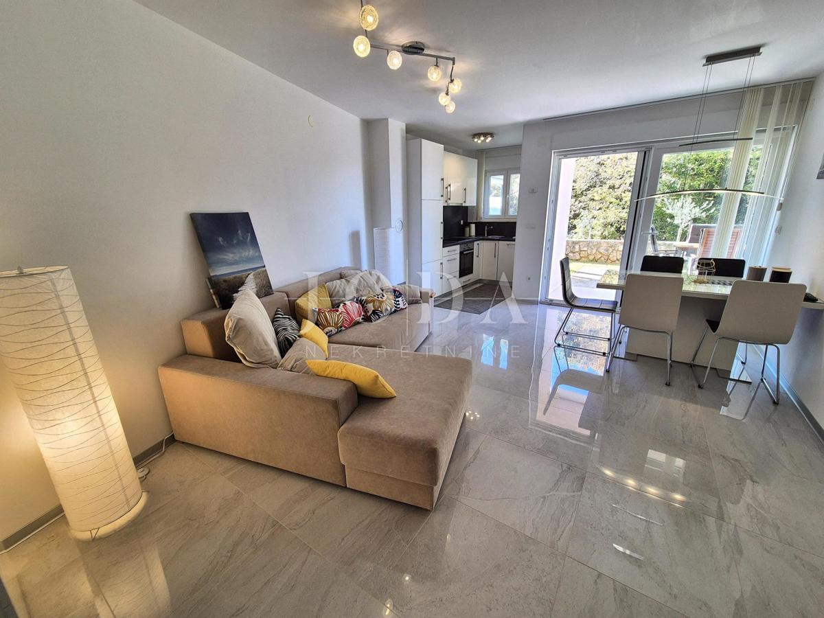 Pritlični apartma s pogledom na morje - Njivice