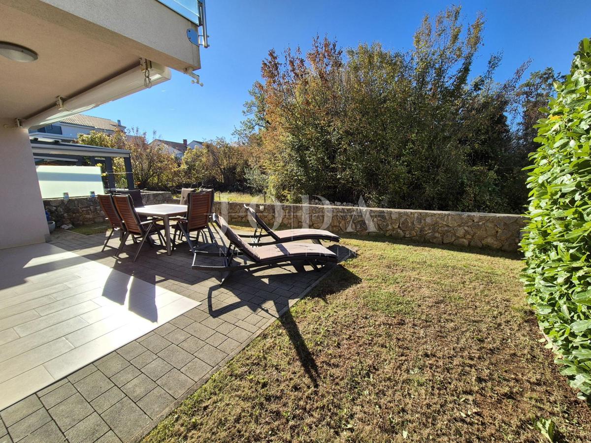 Pritlični apartma s pogledom na morje - Njivice