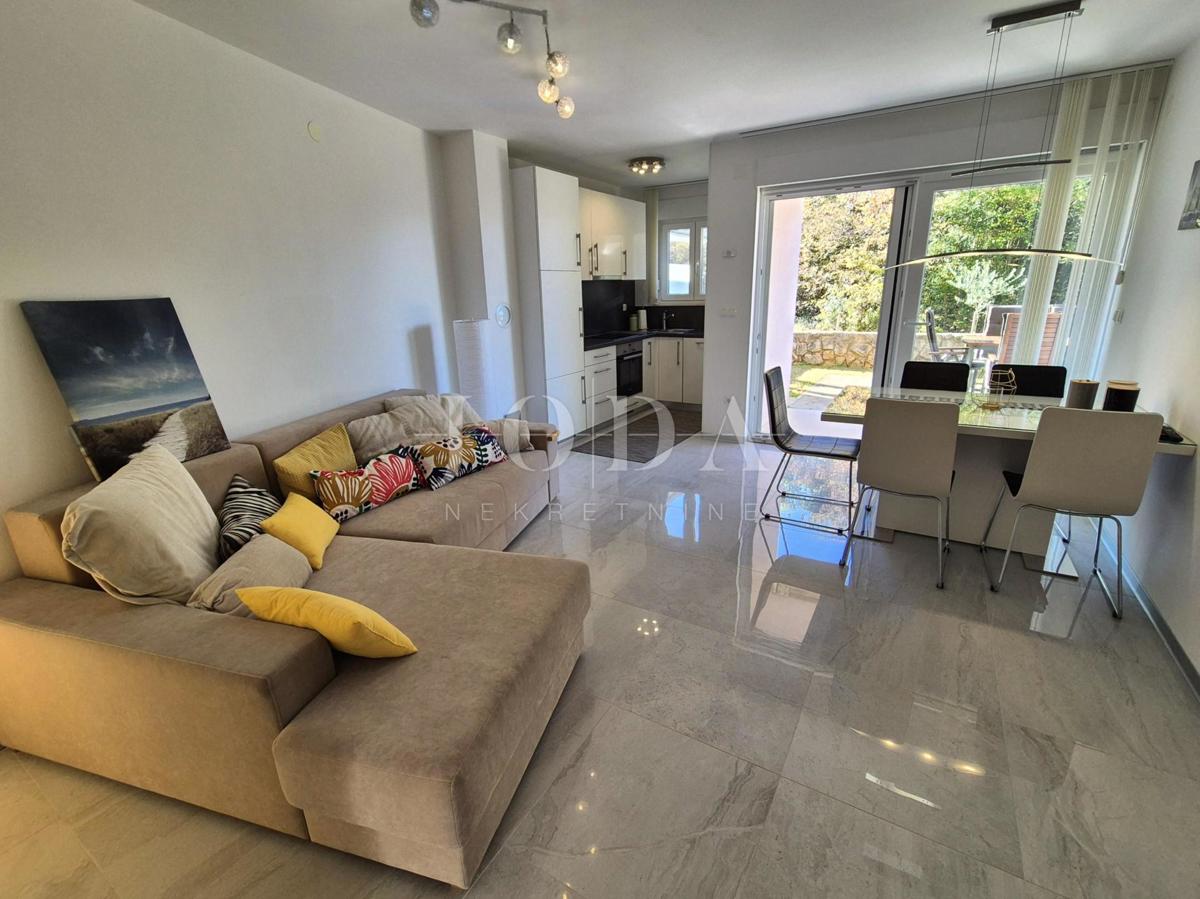 Pritlični apartma s pogledom na morje - Njivice