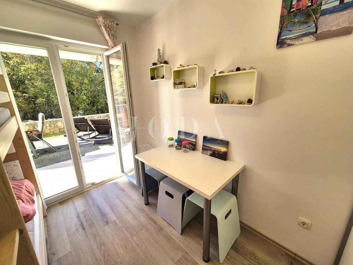 Pritlični apartma s pogledom na morje - Njivice