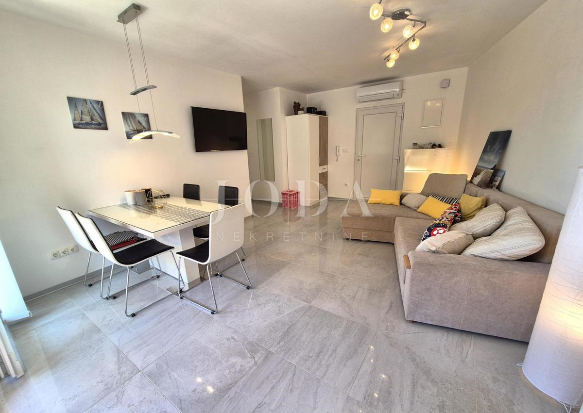 Pritlični apartma s pogledom na morje - Njivice