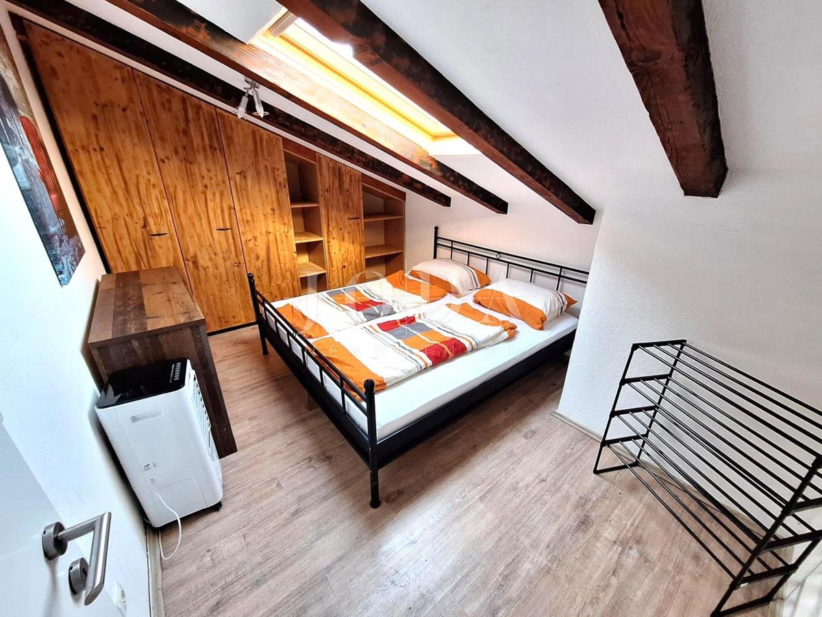 Malinska – dva stanovanja z vrtom in parkiriščem