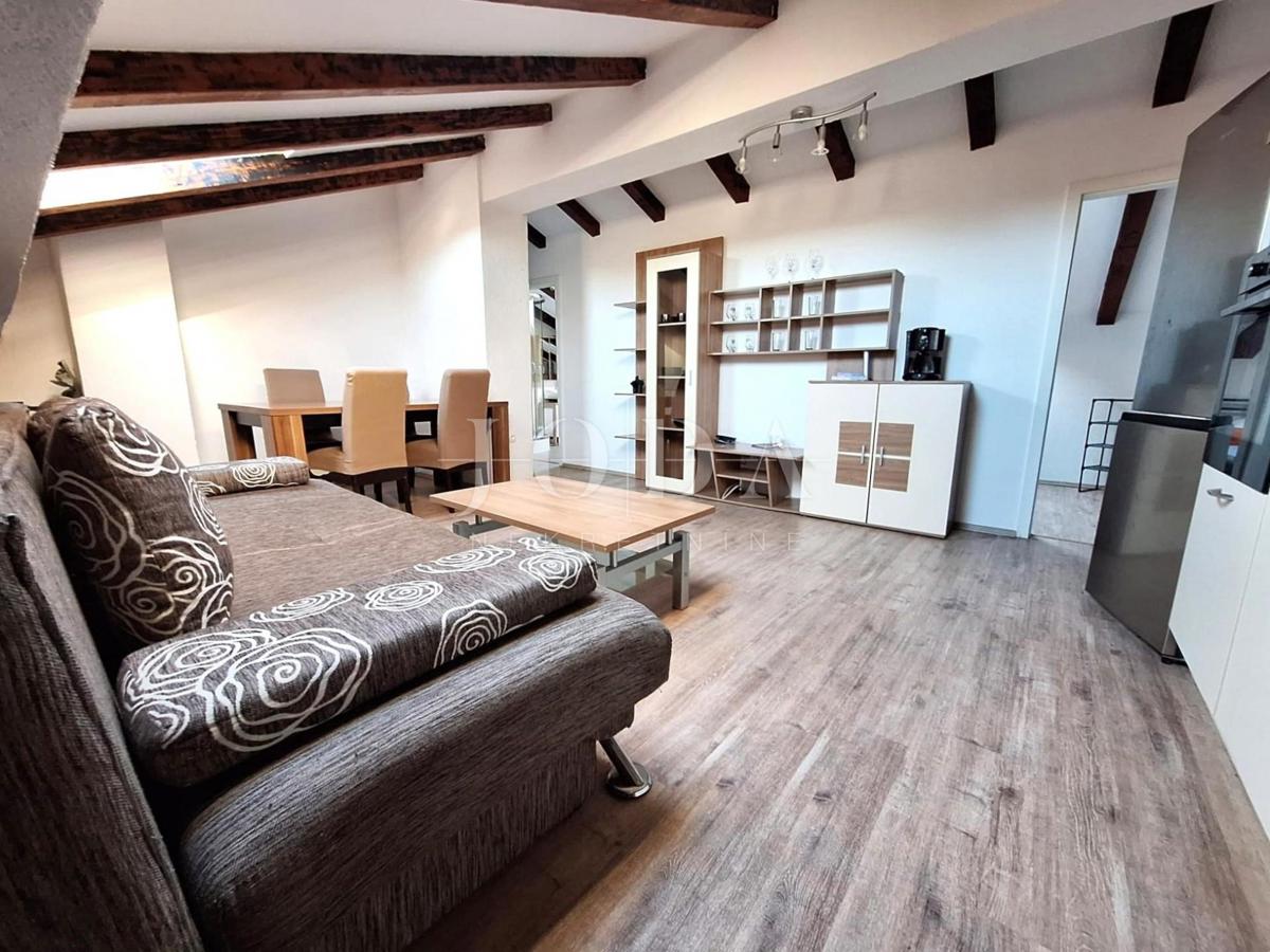 Malinska – dva stanovanja z vrtom in parkiriščem