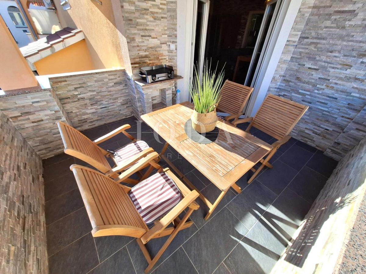 Malinska – dva stanovanja z vrtom in parkiriščem