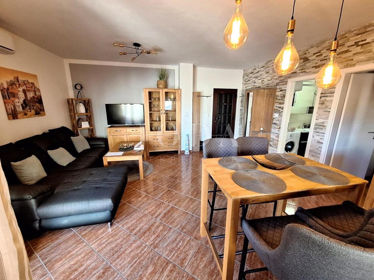 Malinska – dva stanovanja z vrtom in parkiriščem