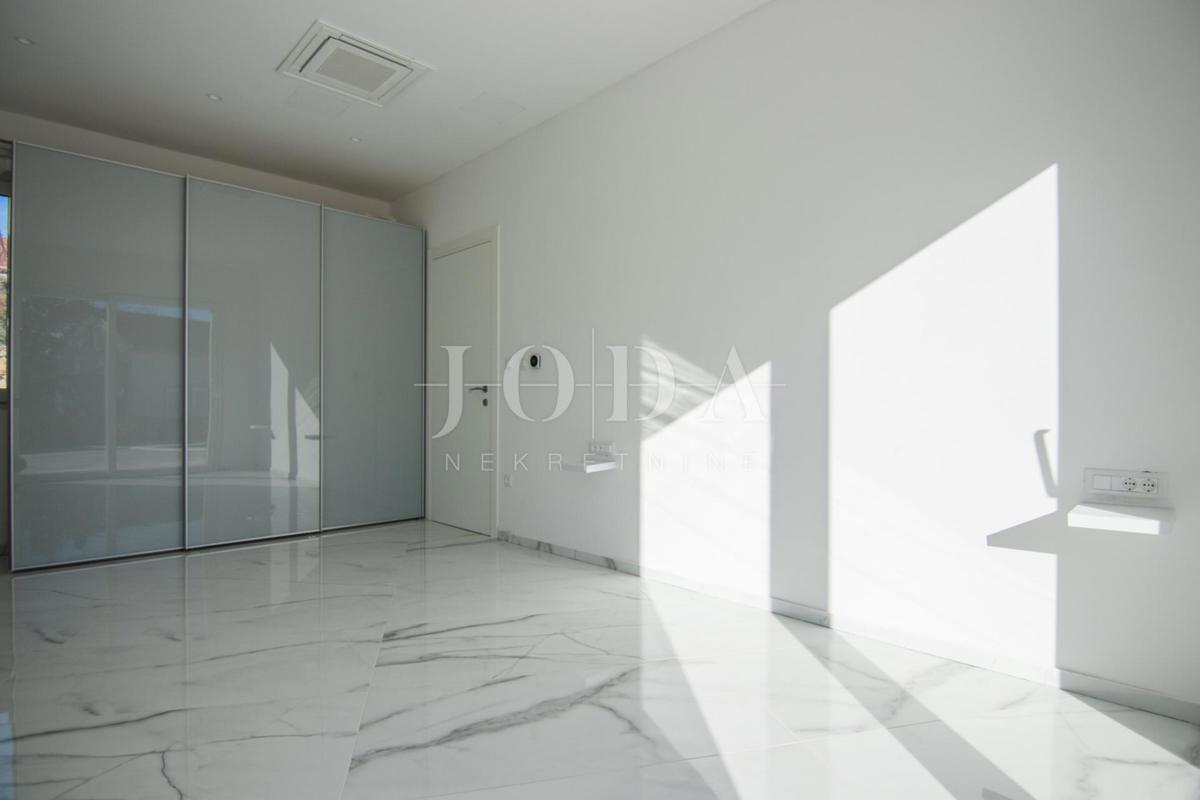 Hiša Kornić, Krk, 291,71m2