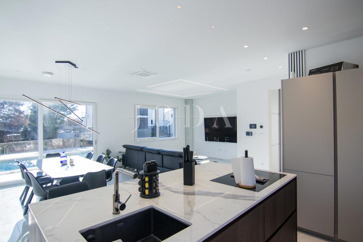 Hiša Kornić, Krk, 291,71m2