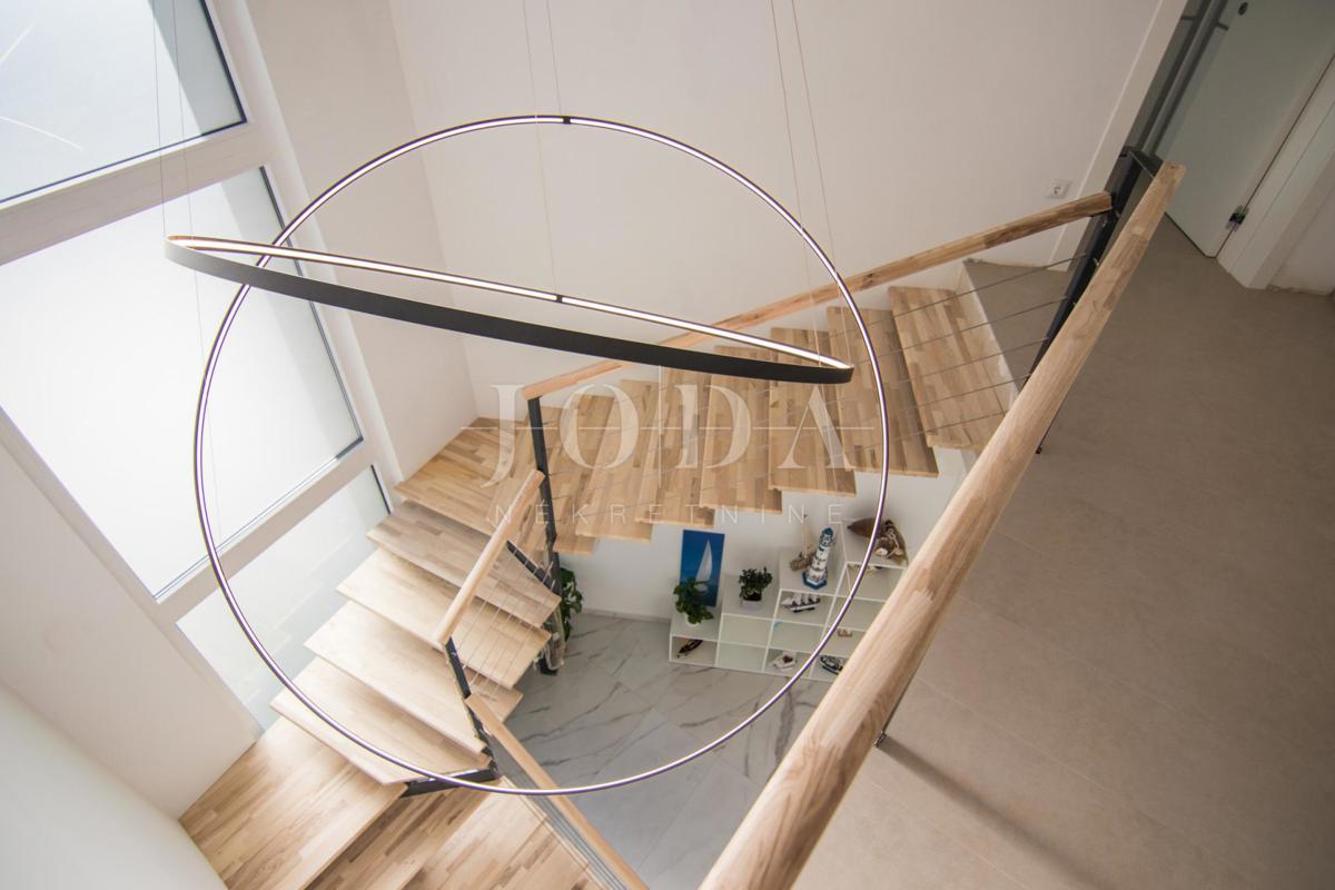 Hiša Kornić, Krk, 291,71m2