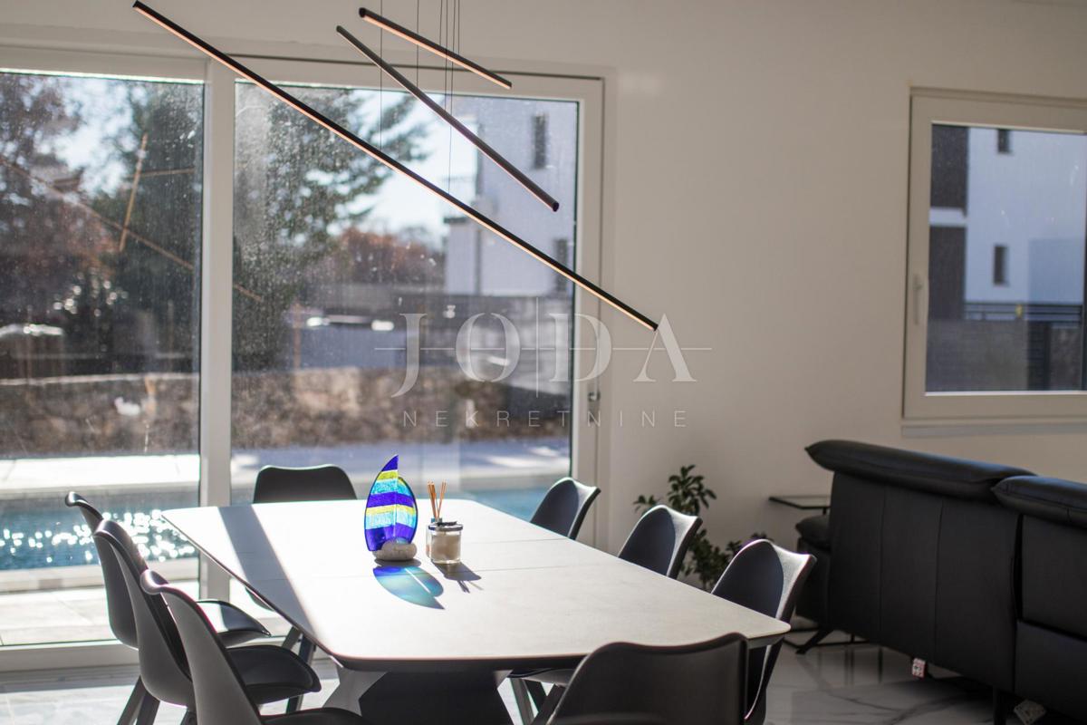 Hiša Kornić, Krk, 291,71m2