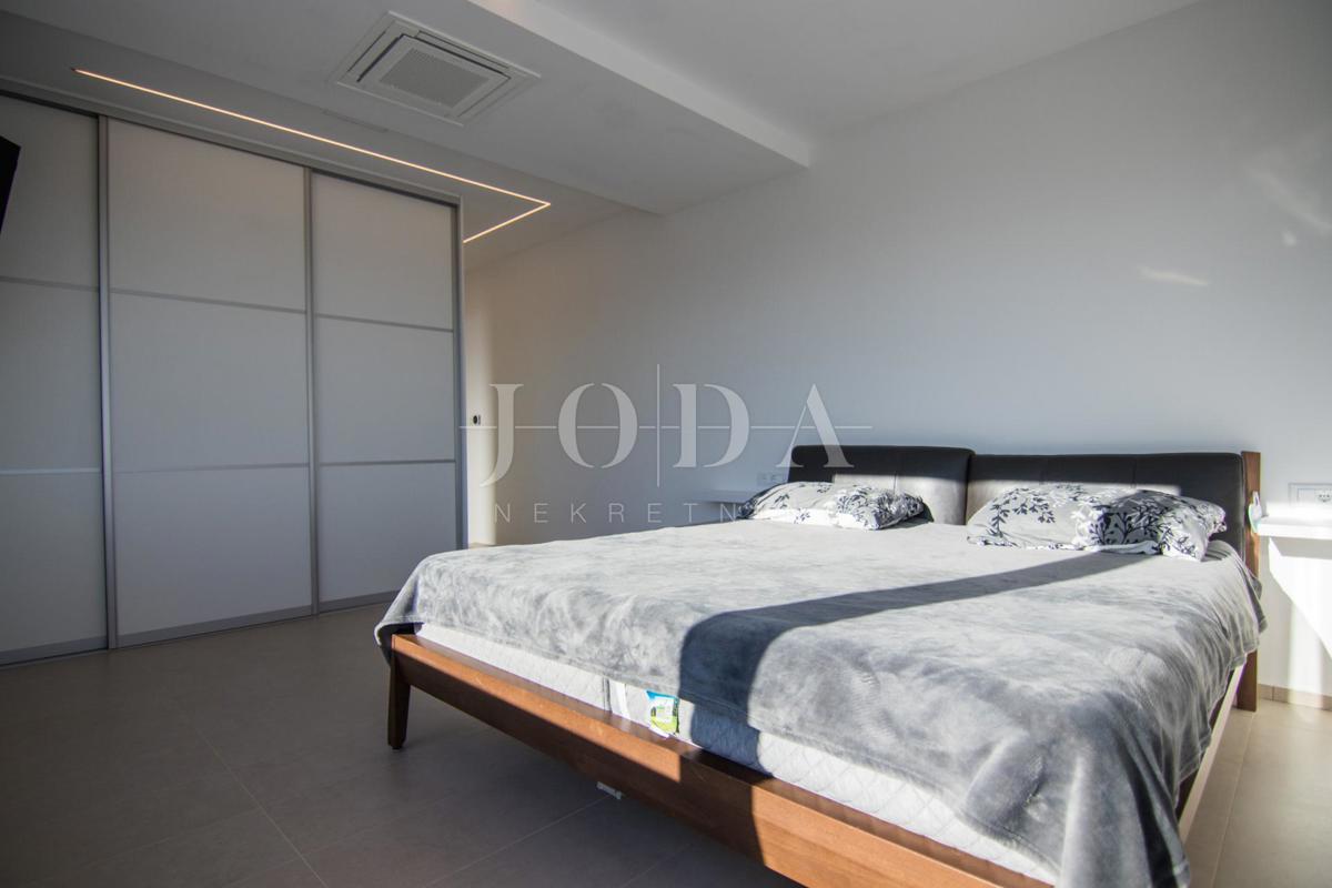 Hiša Kornić, Krk, 291,71m2