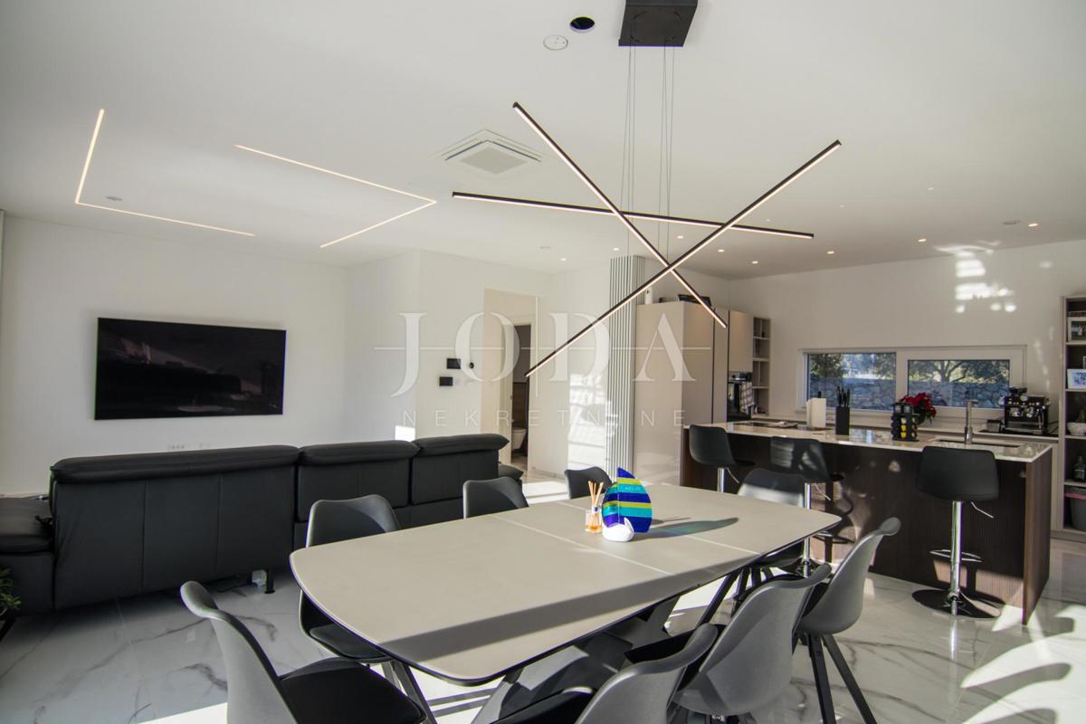 Hiša Kornić, Krk, 291,71m2