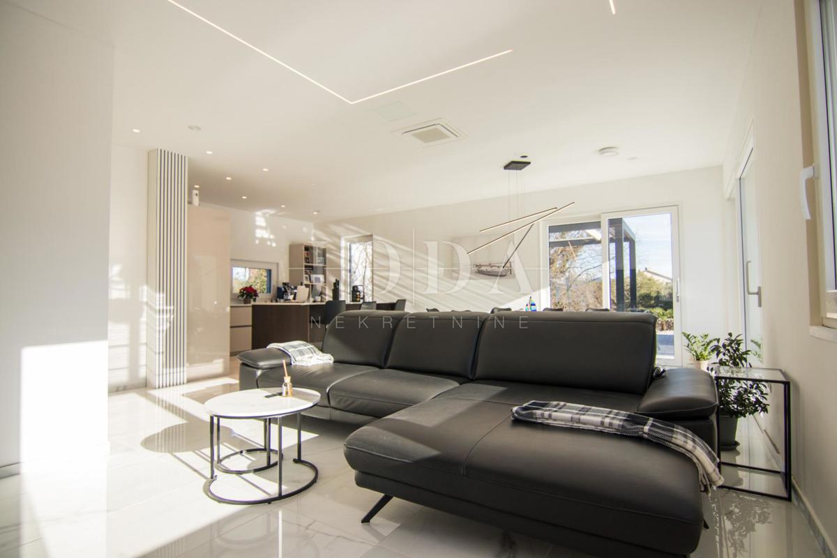 Hiša Kornić, Krk, 291,71m2