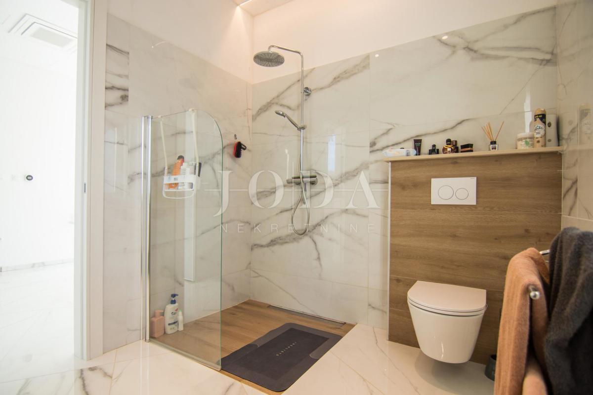 Hiša Kornić, Krk, 291,71m2