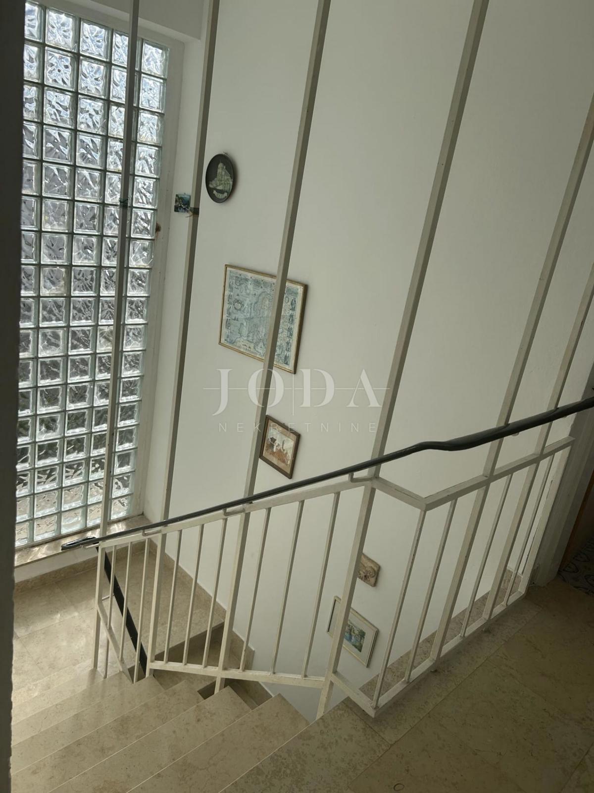 Investicijska hiša s 5 enotami in odprtim pogledom na morje – Crikvenica, 300 m od morja