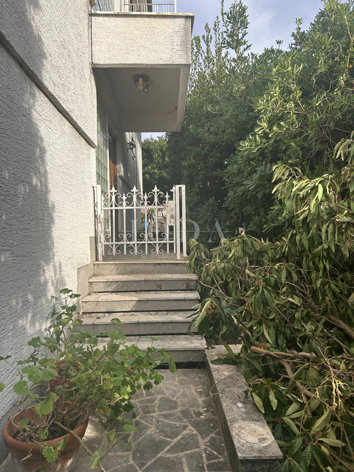 Investicijska hiša s 5 enotami in odprtim pogledom na morje – Crikvenica, 300 m od morja