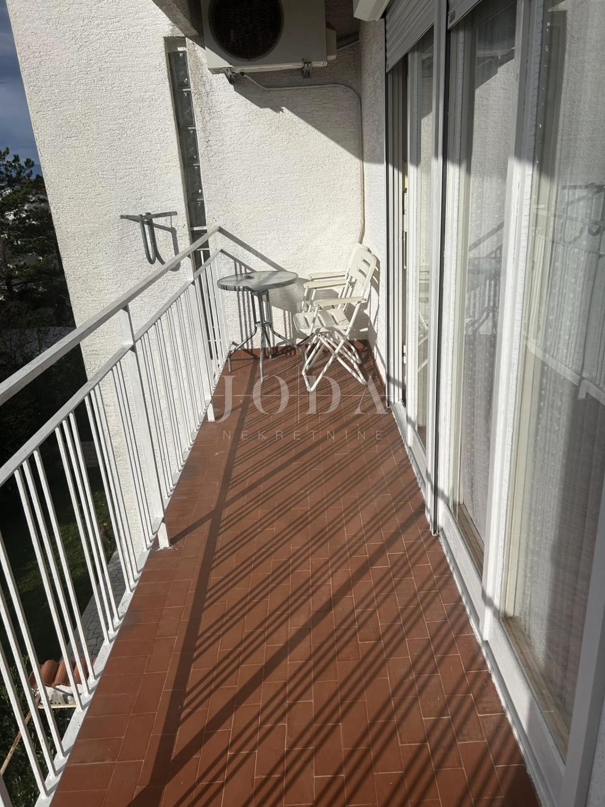 Investicijska hiša s 5 enotami in odprtim pogledom na morje – Crikvenica, 300 m od morja