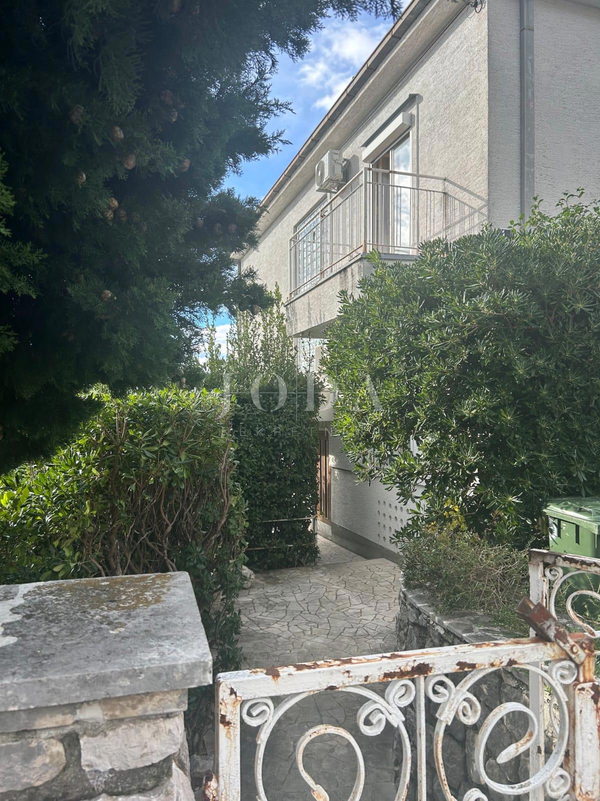 Investicijska hiša s 5 enotami in odprtim pogledom na morje – Crikvenica, 300 m od morja