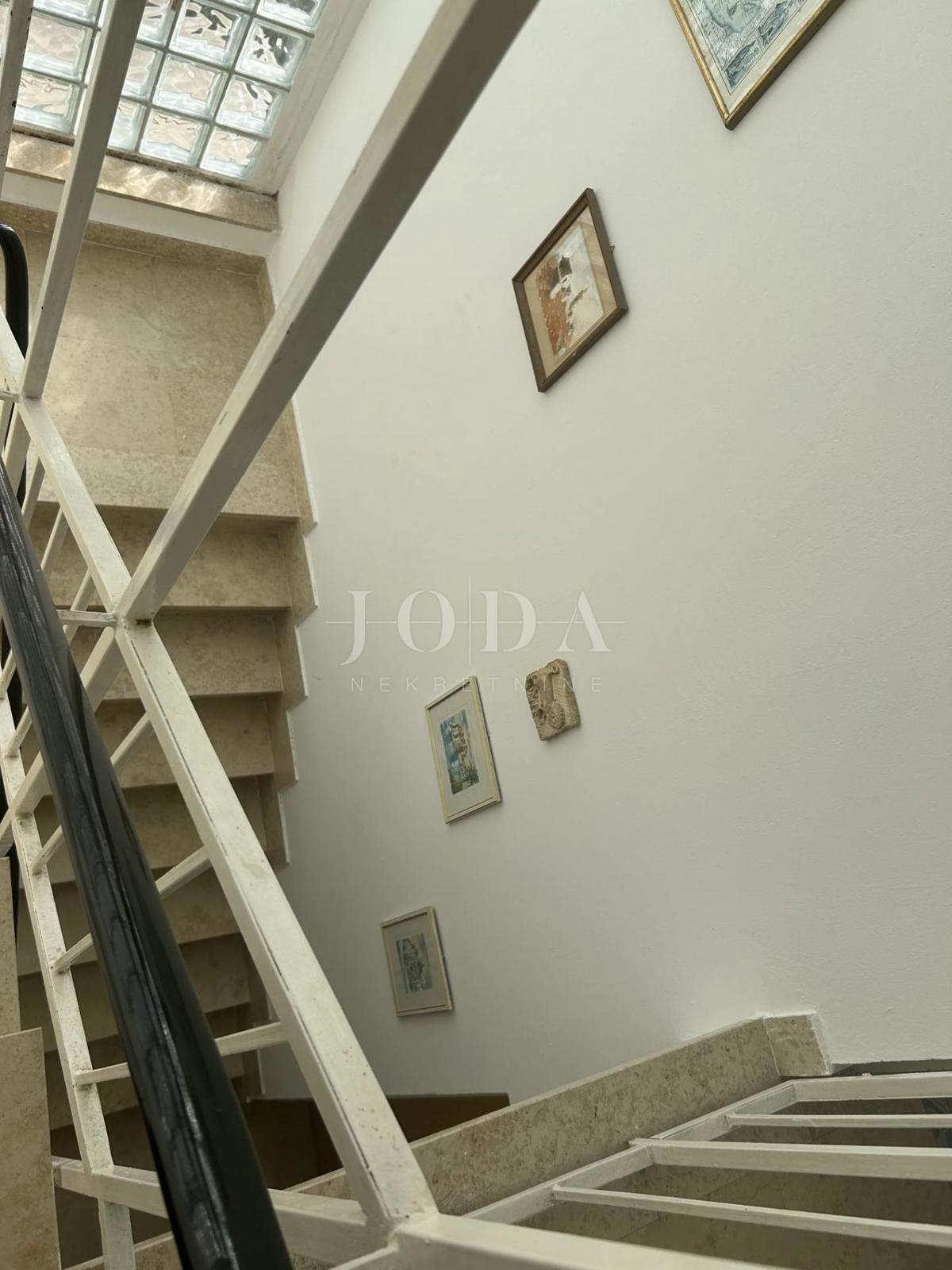 Investicijska hiša s 5 enotami in odprtim pogledom na morje – Crikvenica, 300 m od morja