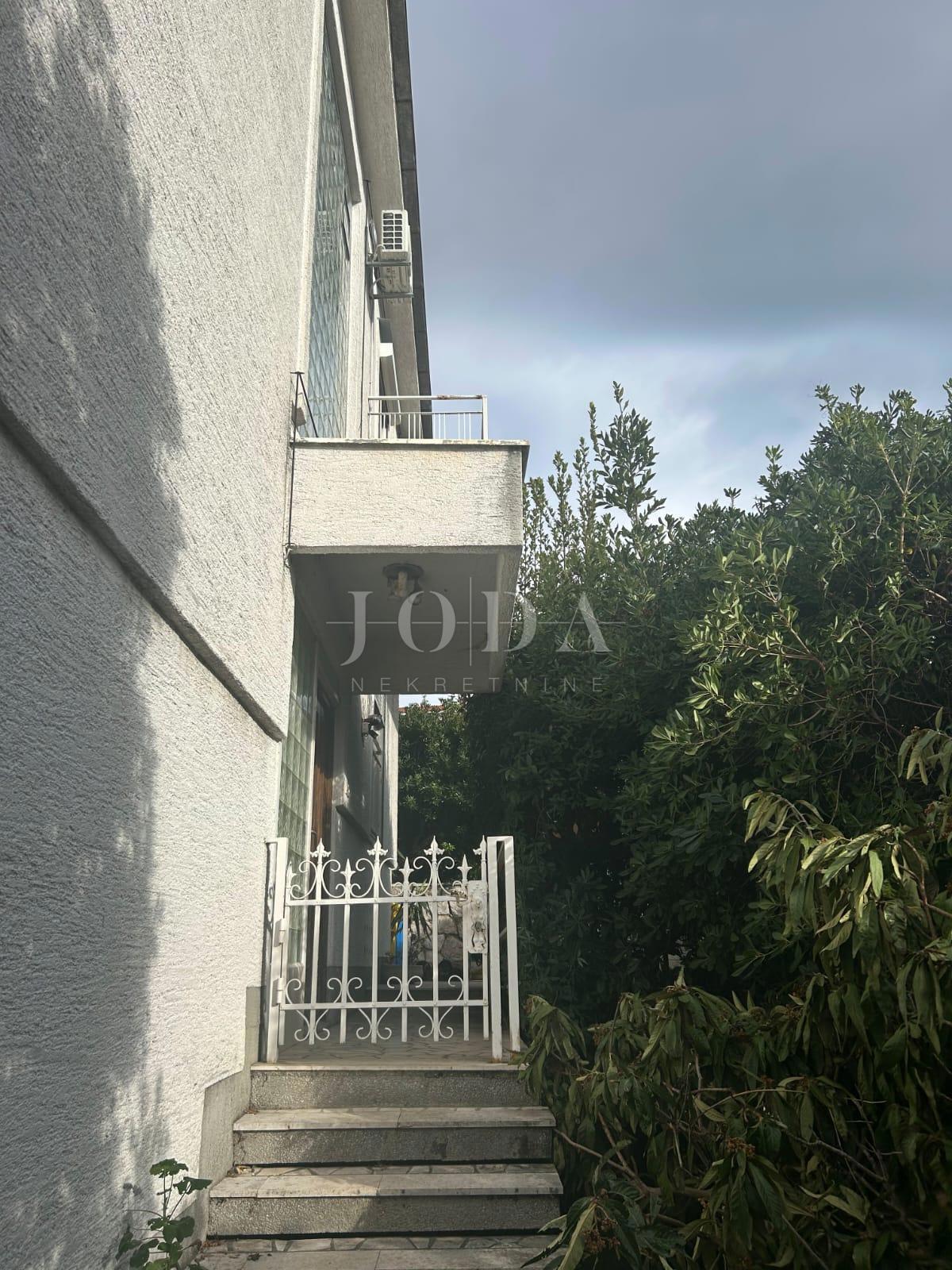 Investicijska hiša s 5 enotami in odprtim pogledom na morje – Crikvenica, 300 m od morja