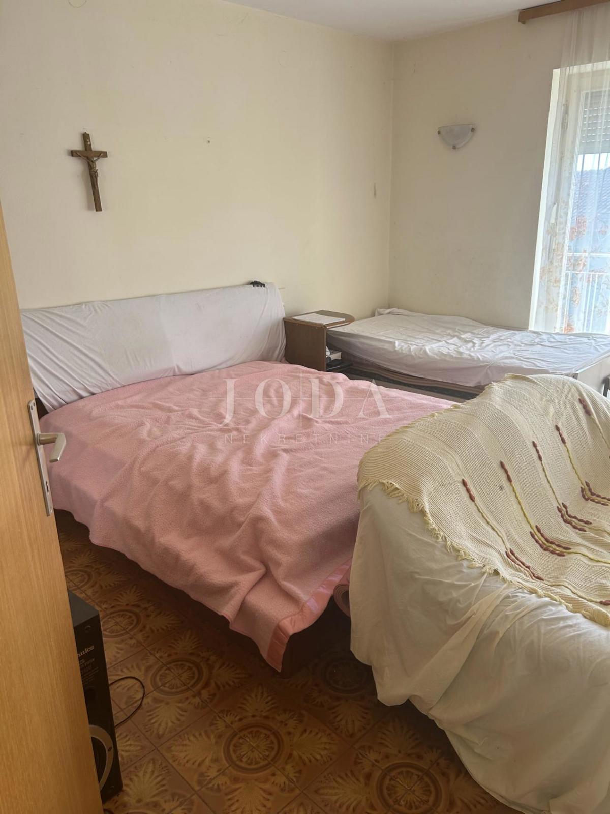 Investicijska hiša s 5 enotami in odprtim pogledom na morje – Crikvenica, 300 m od morja