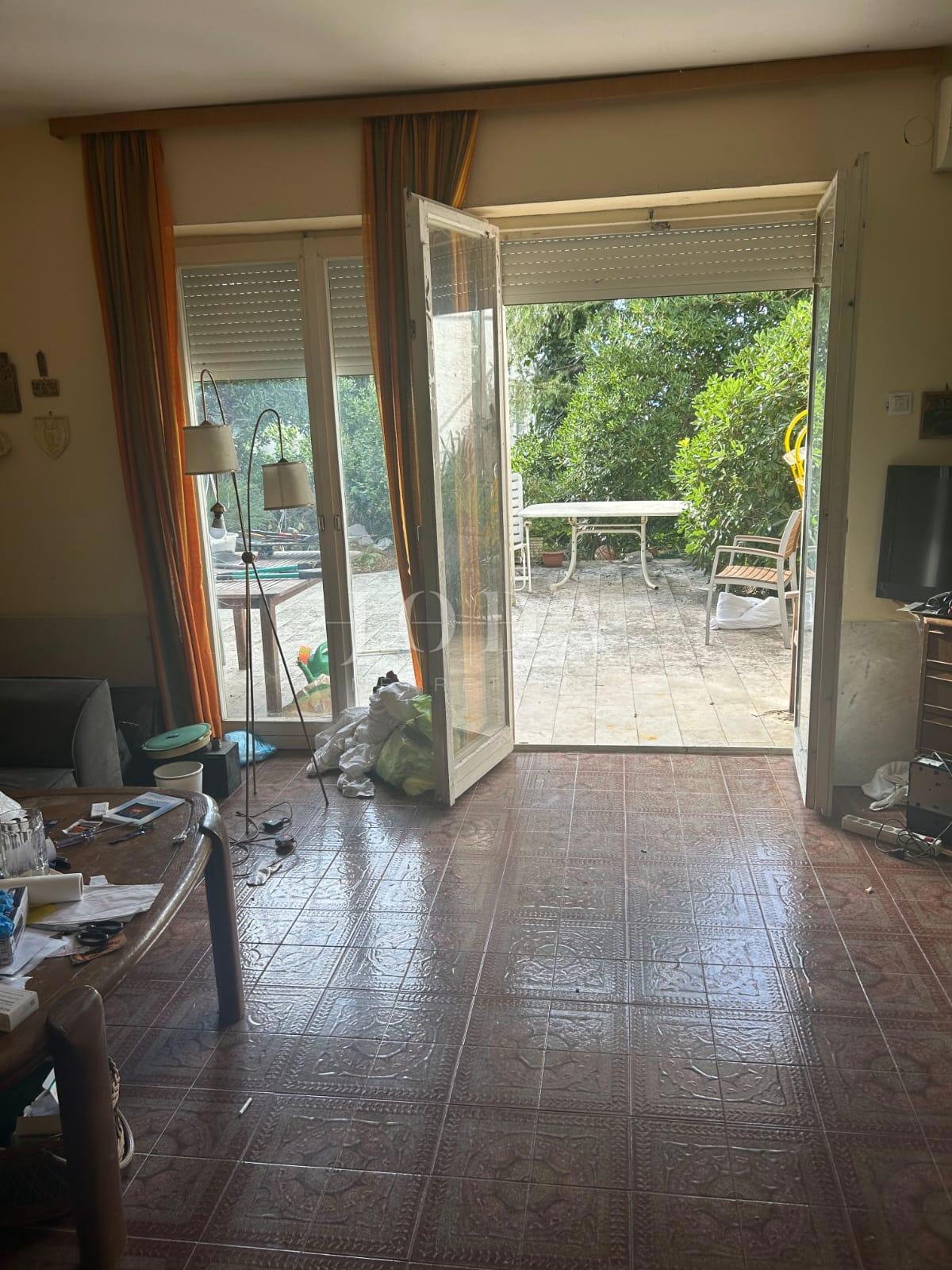 Investicijska hiša s 5 enotami in odprtim pogledom na morje – Crikvenica, 300 m od morja