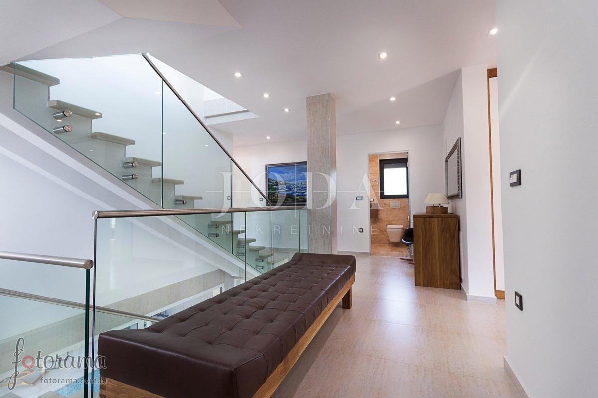 Hiša Crikvenica, 350m2