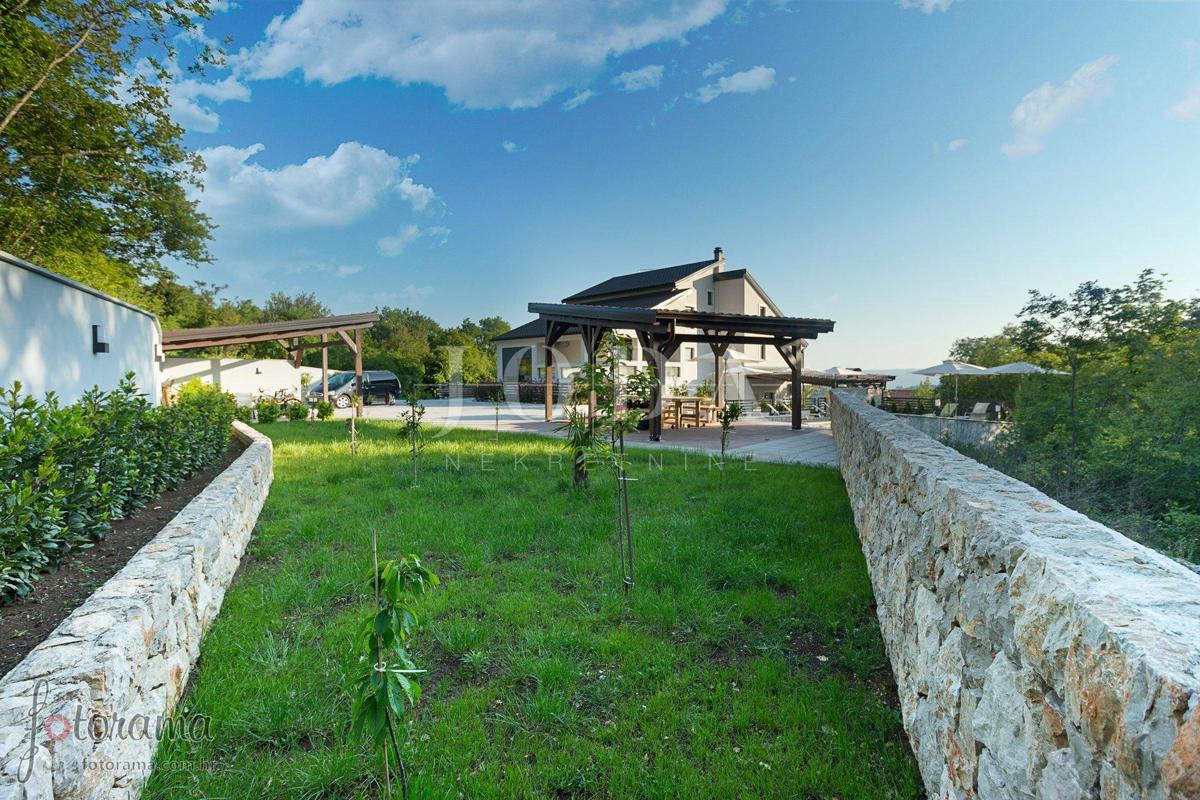 Hiša Crikvenica, 350m2
