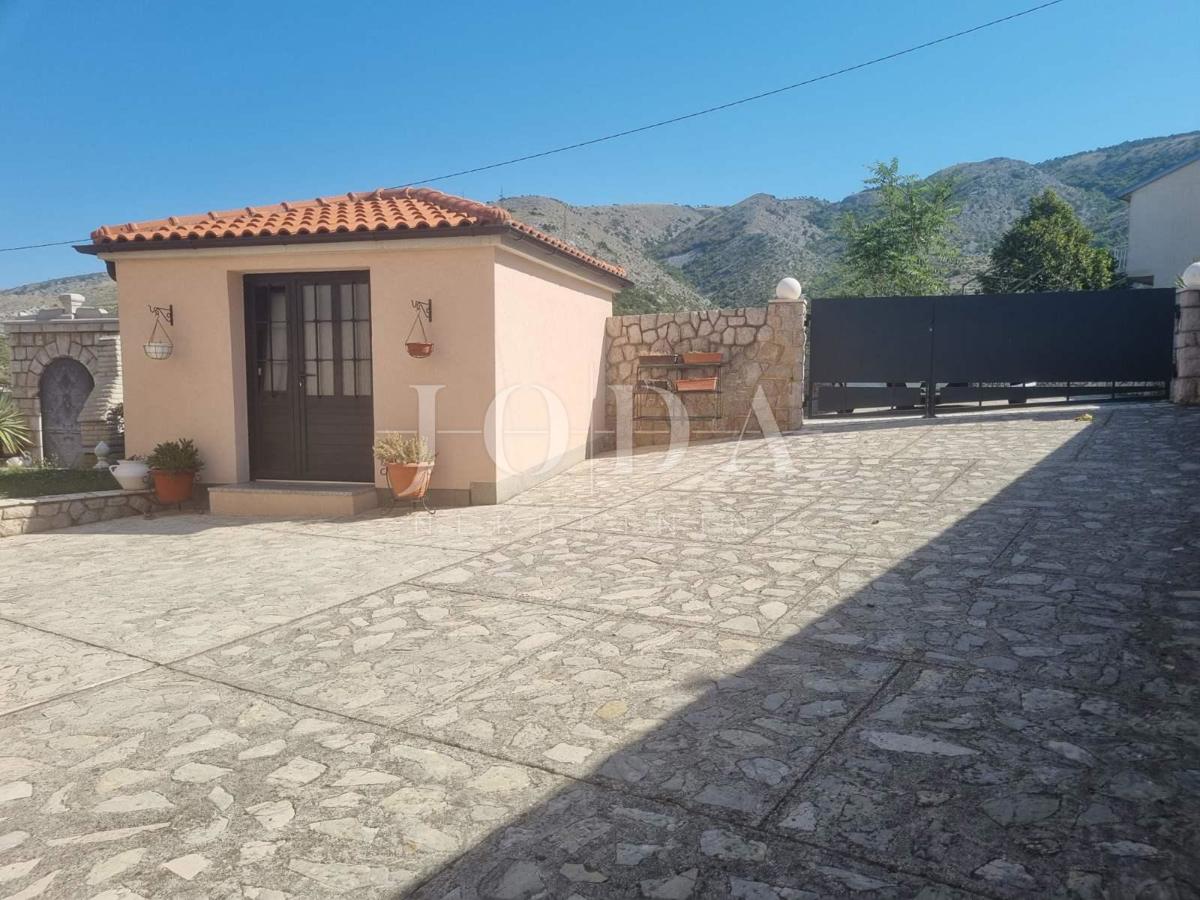 Hiša Senj, 350m2