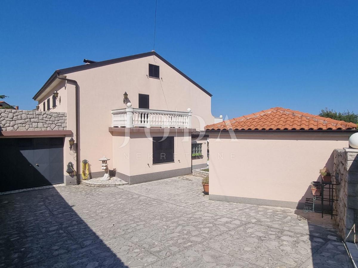 Hiša Senj, 350m2