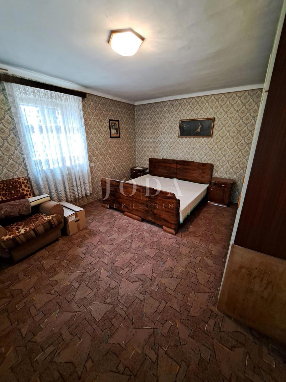 Stara kamnita hiša za adaptacijo, v bližini Malinske