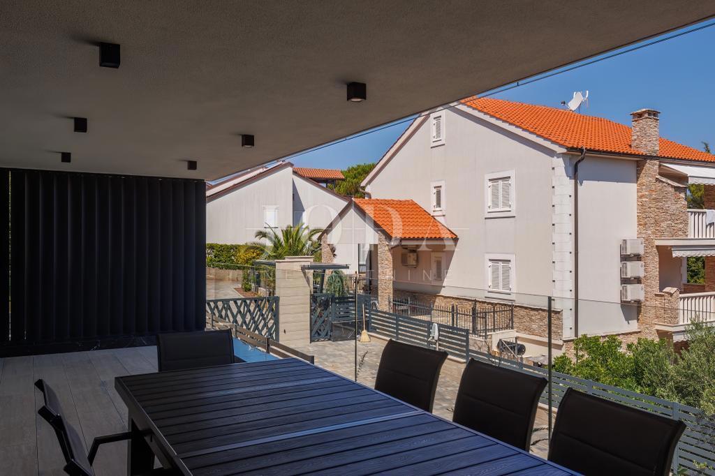 Luksuzni apartma s pogledom na morje in bazenom, Malinska