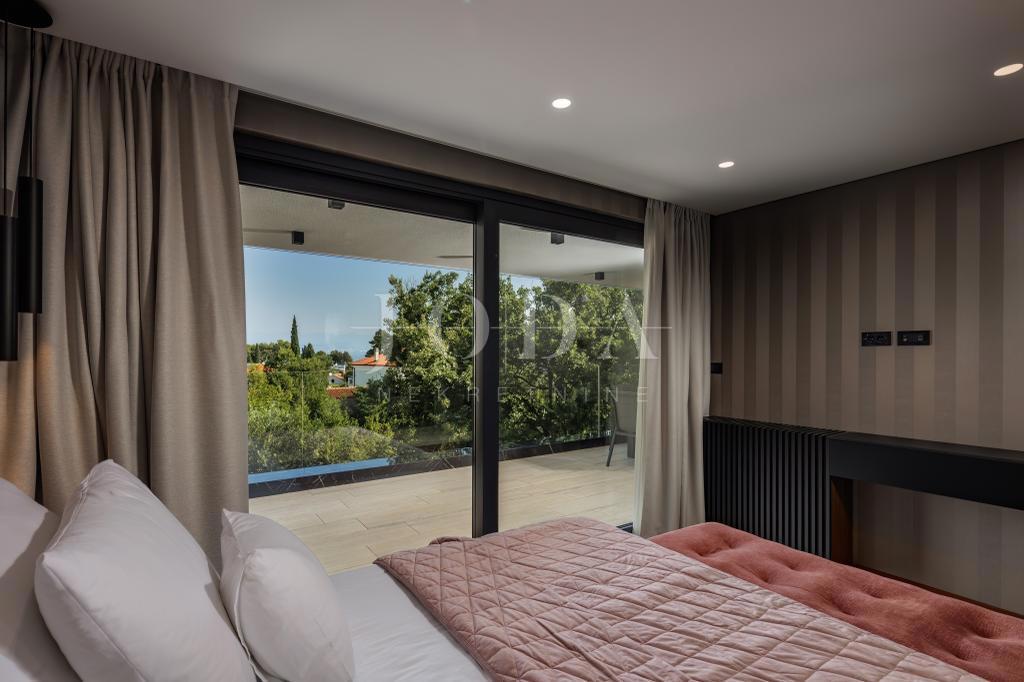 Luksuzni apartma s pogledom na morje in bazenom, Malinska