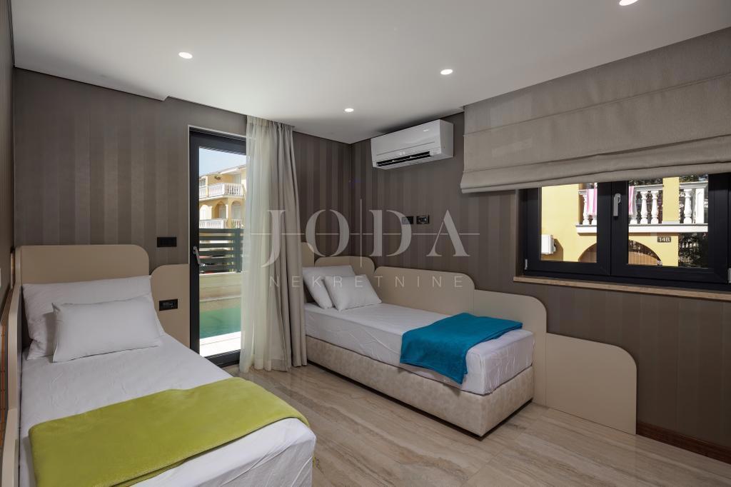 Luksuzni apartma s pogledom na morje in bazenom, Malinska