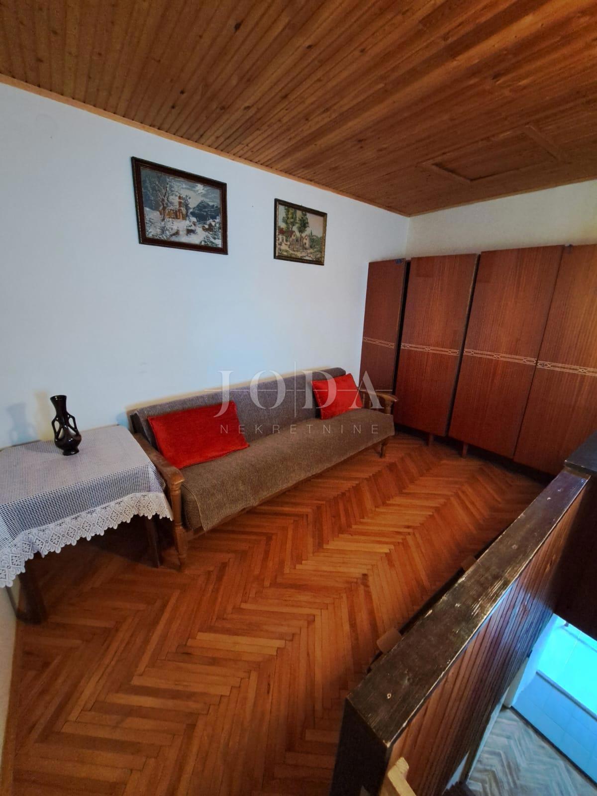 Dvojček kamnita hiša za obnovo, Vrbnik - otok Krk