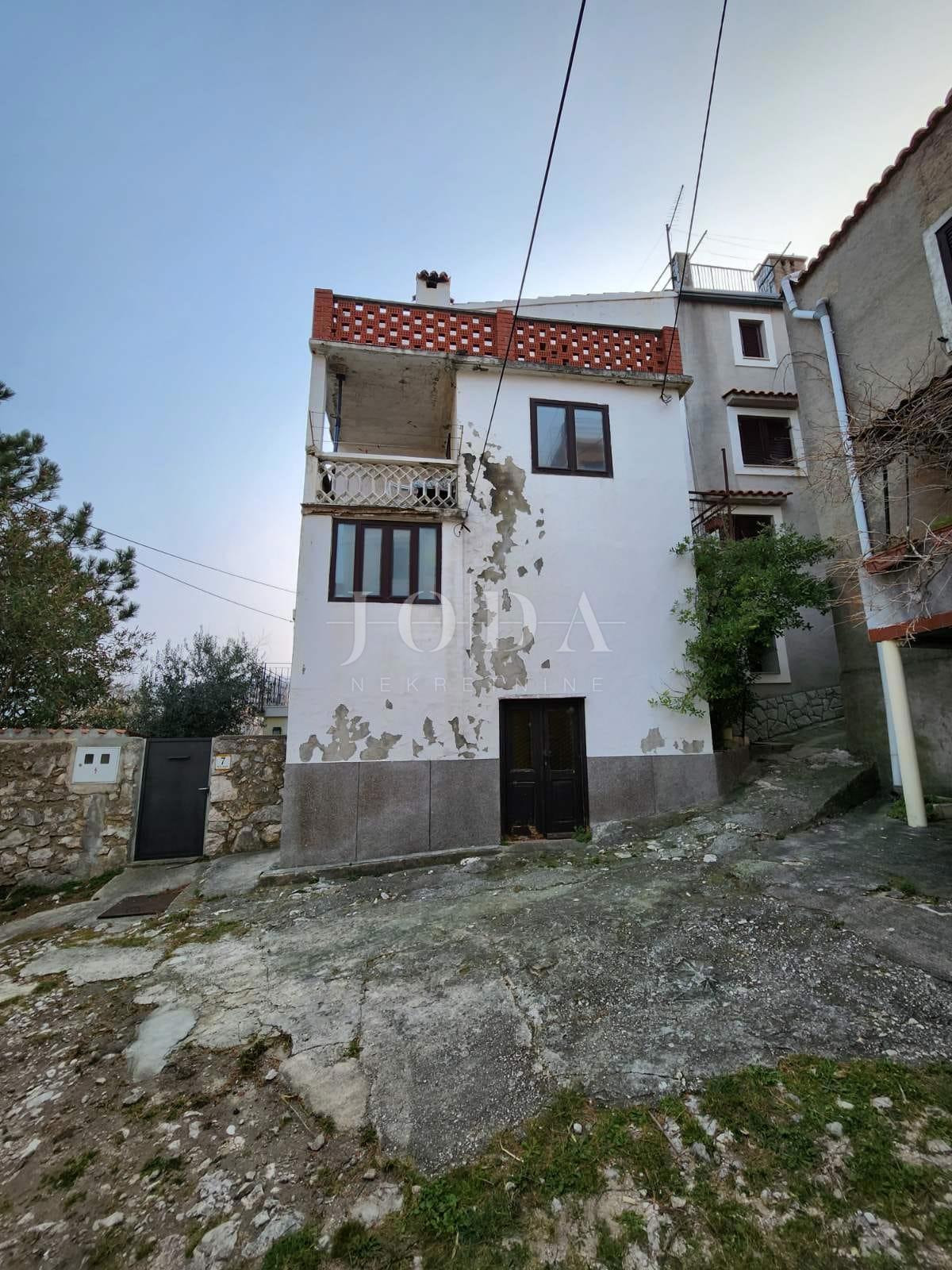 Dvojček kamnita hiša za obnovo, Vrbnik - otok Krk
