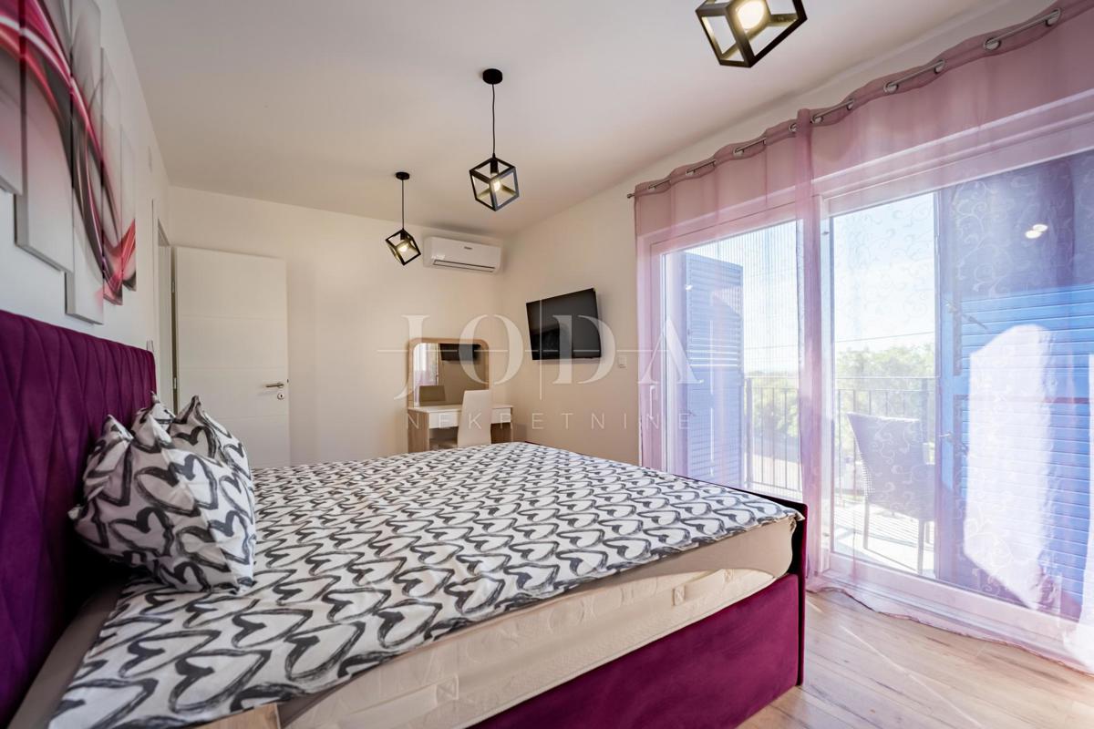 Hiša v mediteranskem stilu z bazenom, blizu Dobrinja - otok Krk