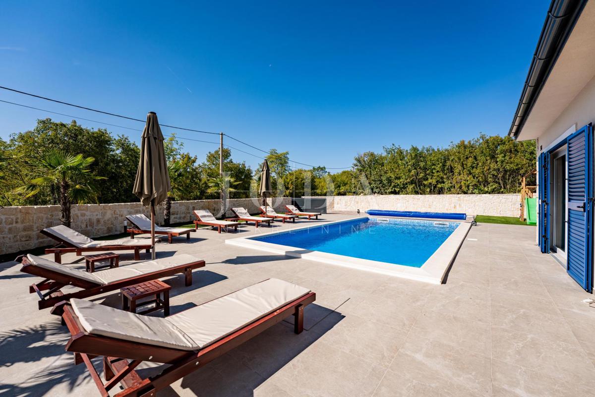 Hiša v mediteranskem stilu z bazenom, blizu Dobrinja - otok Krk