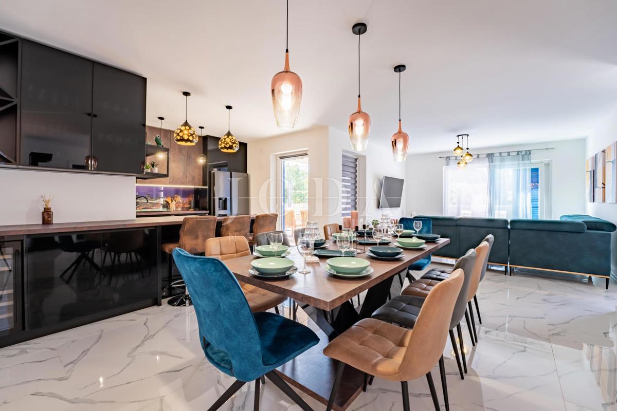 Hiša v mediteranskem stilu z bazenom, blizu Dobrinja - otok Krk